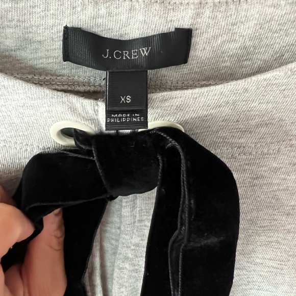 NEW ✨ J.Crew Grey Velvet Bow Keyhole Top XXS - Picture 4 of 5